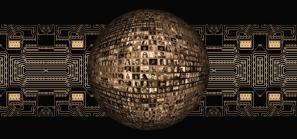 social media digitization faces board circuits social media digitization faces board circuits (Altmann, 2017)